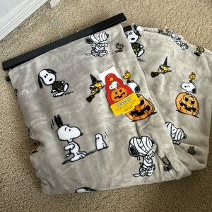Peanuts Halloween Throw Blanket